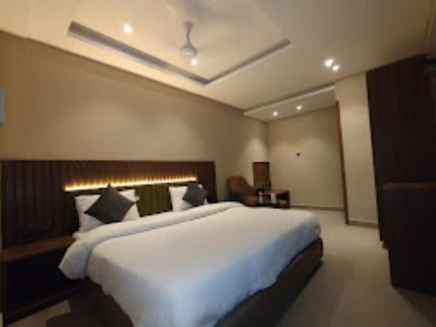 The Gagan Plaza Hotel Kanpur Exterior photo